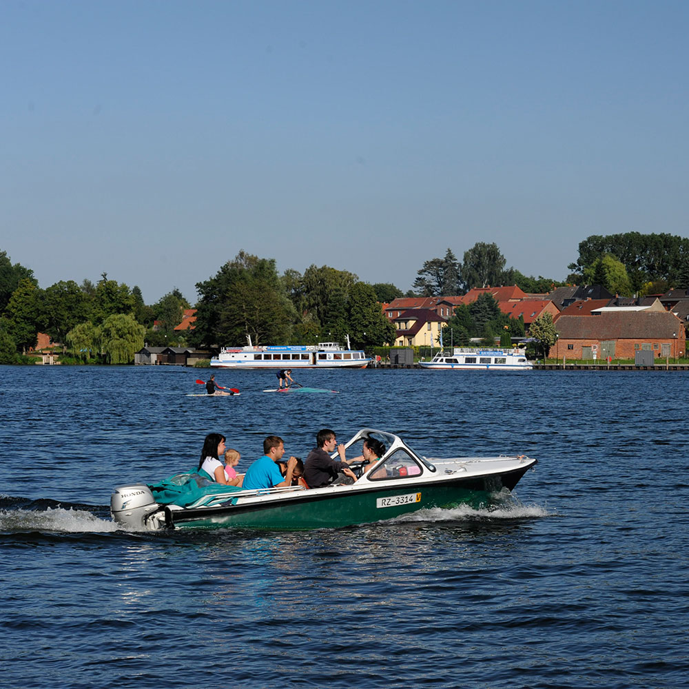 Day rental boat